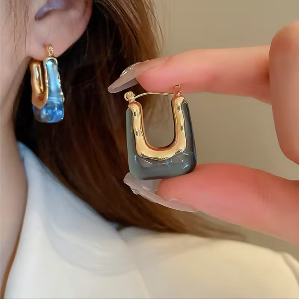 NIB blue glass gold tone square drop earrings pierced ears bar hinged back hook